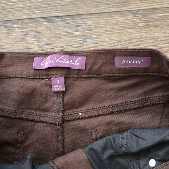 Gloria Vanderbilt Women's Amanda Classic Tapered Jean - Picture 10 of 12